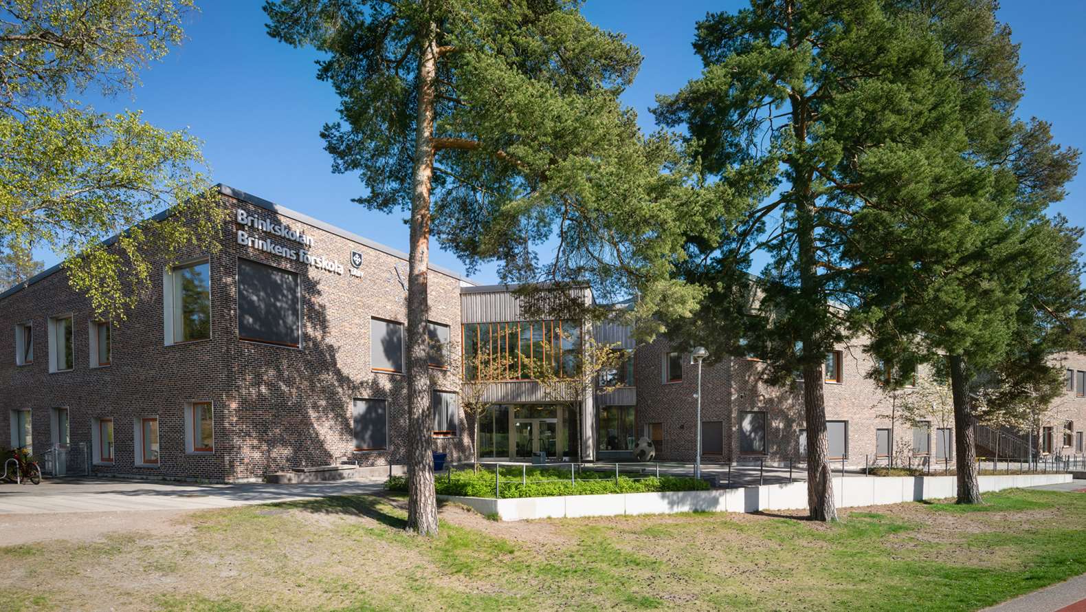 Fasadbild skolbyggnad