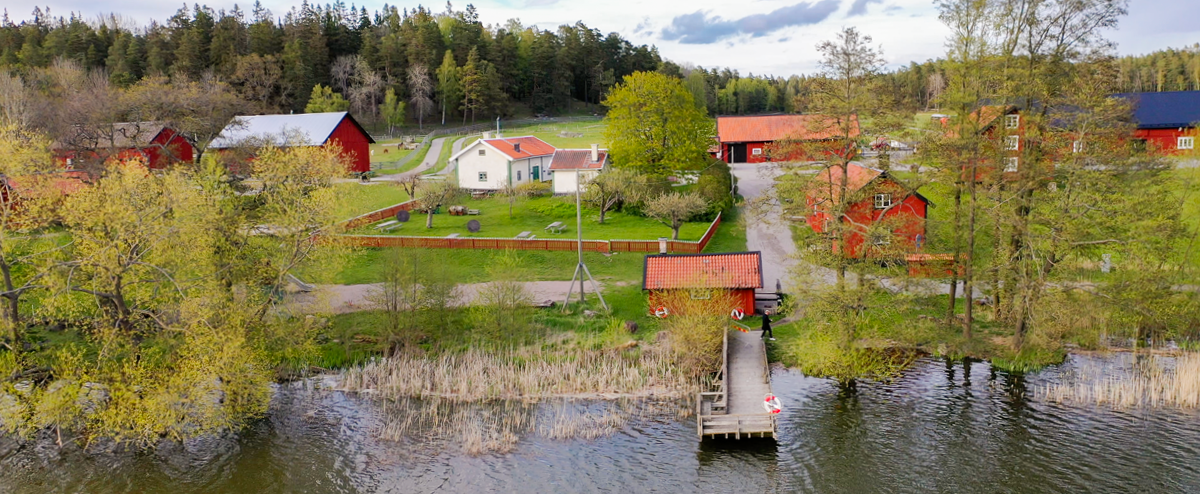 En bild på röda hus.